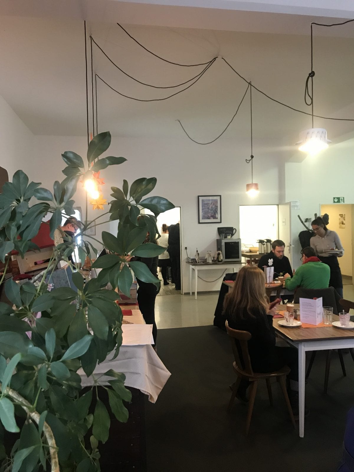 Arbeitsanfänger dürfen im Cafe zum Blumentopf den Berufsalltag üben