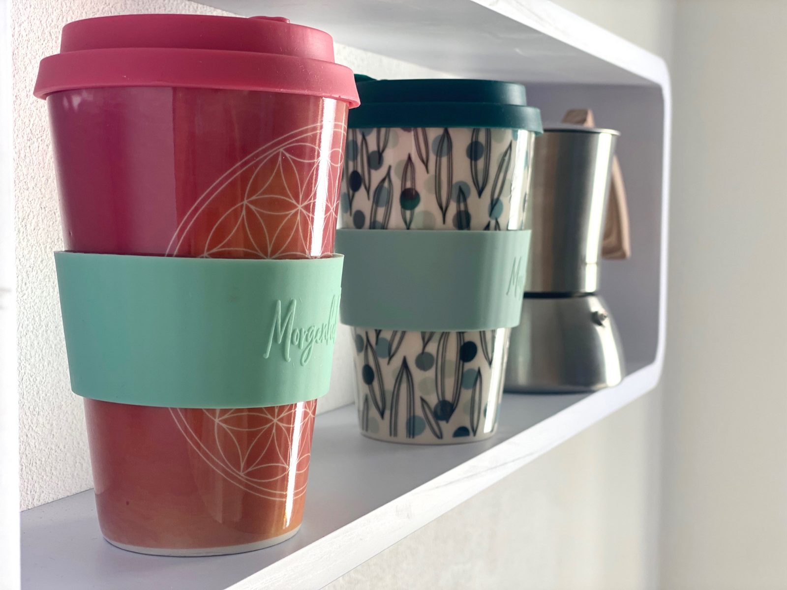 stylische Coffee-to-Go Becher aus Porzellan für Zuhause oder das Büro